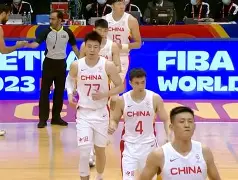 包含勇士球星三分绝杀，全场观众热烈欢呼，历史特别比较.的词条