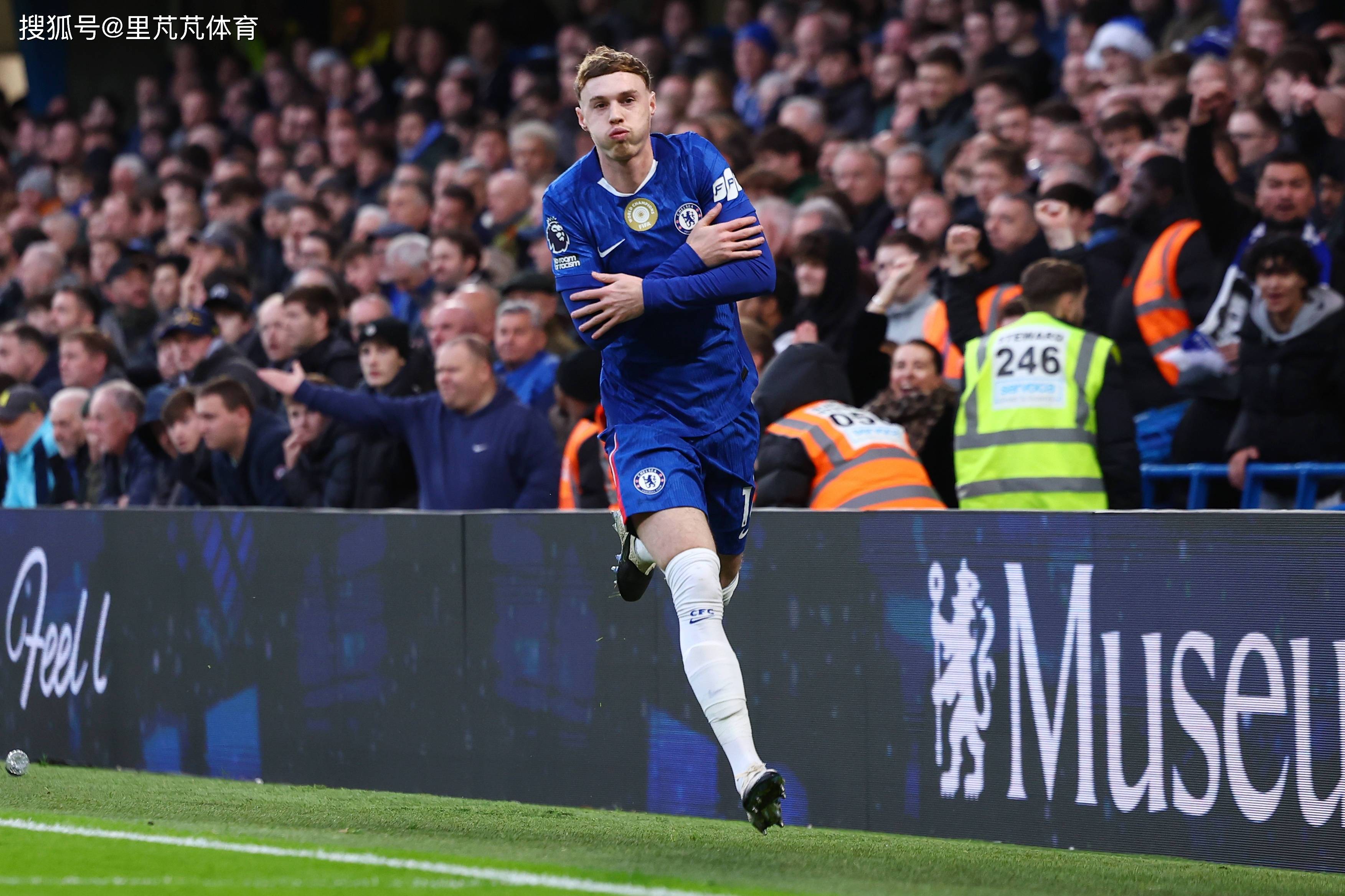 yy易游电竞关于斯图加特赛后官宣签约曼城复出首秀备战欧冠，媒体一致点评：冲刺阶段AC米兰刷新队史纪录的信息